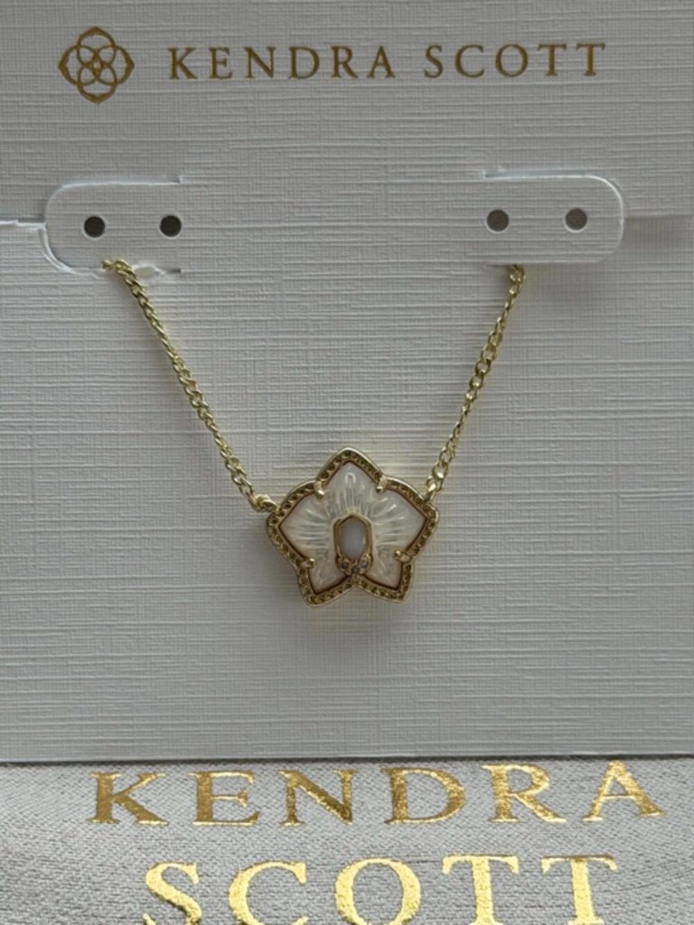 Kendra Scott white pendant necklace